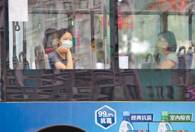 中央疫情指挥中心宣布27日防疫降为2级。（资料照，陈俊吉摄）