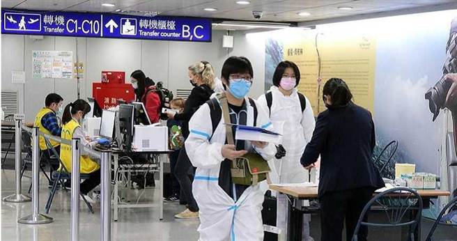 北部一名妇人以探亲为名到美国打疫苗，打完2剂辉瑞后却在当地染疫。（示意图／报系资料照）