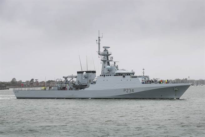 英國海軍江河級巡防艦斯佩號主要用於近海巡防與漁業保護任務，長90米，航速25節，艦員45人，可搭載50名海軍陸戰隊員。有1門30毫米艦炮，艦尾可搭載1架艦載直升機。（圖／英國皇家海軍）