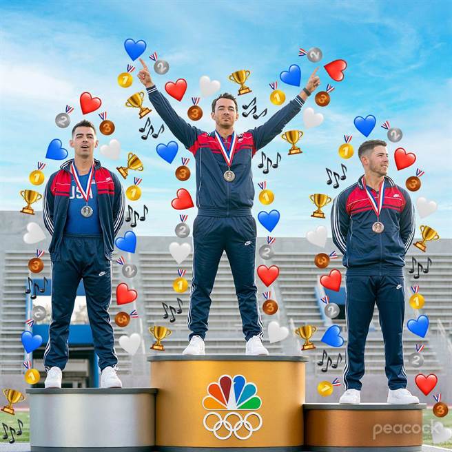 「强纳斯兄弟」乔（左起）、凯文和尼克日前在节目中运动较劲，炒热奥运气氛。（摘自IG）