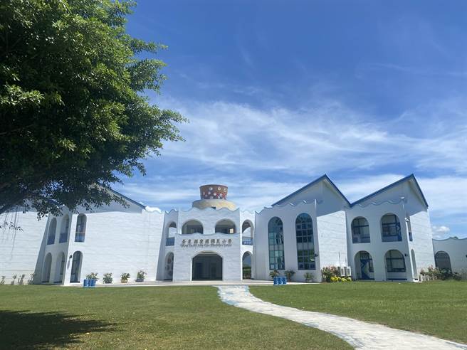 疫情造成校園停課，台東1名阿嬤說，停課2個月以來有步變無步，聽到孫子能重返校園相當開心。（蔡旻妤攝）