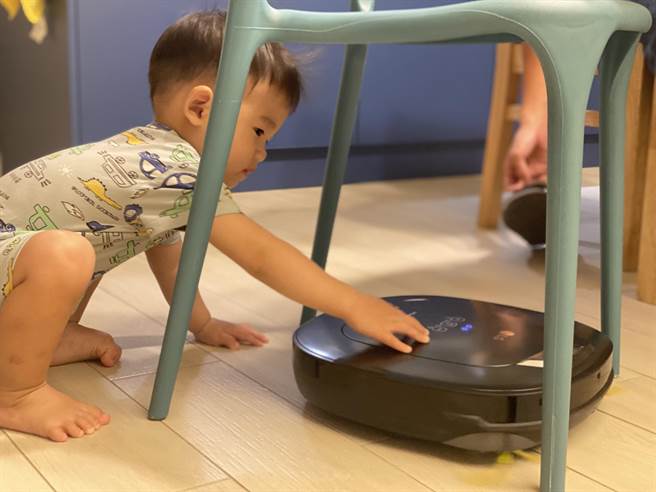 疫情造成校園停課，台東1名阿嬤說，停課2個月以來有步變無步，聽到孫子能重返校園相當開心。（蔡旻妤攝）