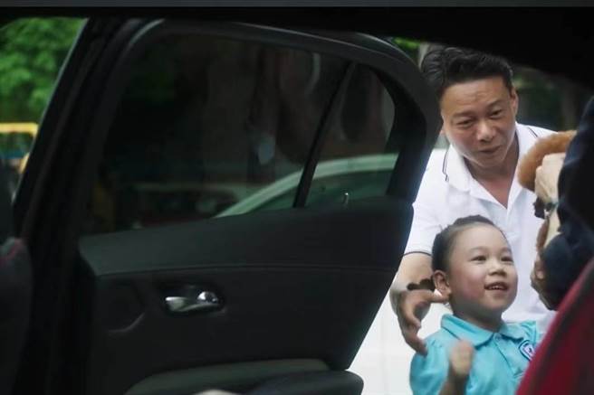 李康生在广告微电影《有风的日子，有云》中父爱大喷发，演技温暖动人。（李康生提供）