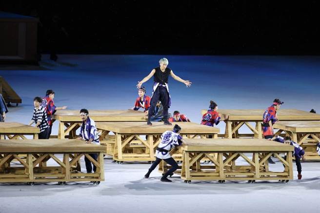 東京奧運開幕式上的演出，展現日本傳統文化之美。 (新華社)