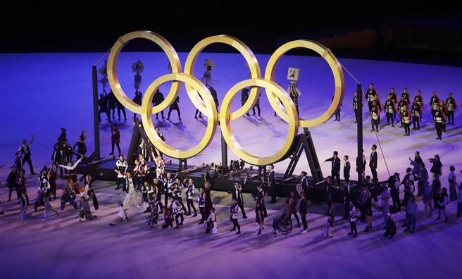 東奧開幕式表演精彩。(記者季志翔攝)