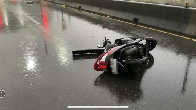 石门女骑士遭厢型车撞上送医后不治（翻摄照片／戴上容新北传真）