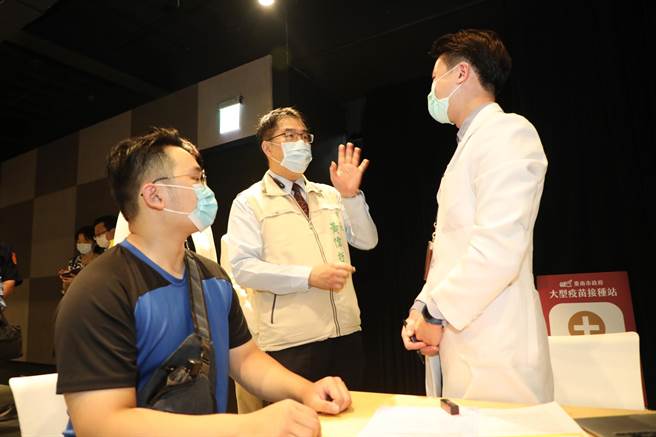 台南市长黄伟哲（中）。（台南市政府提供／曹婷婷台南传真）