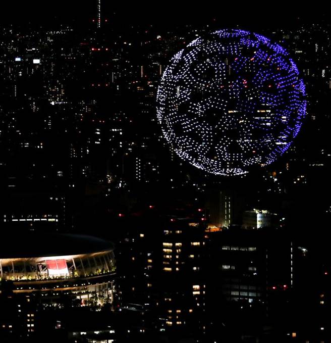 東京奧運開幕式上的無人機表演。(新華社)