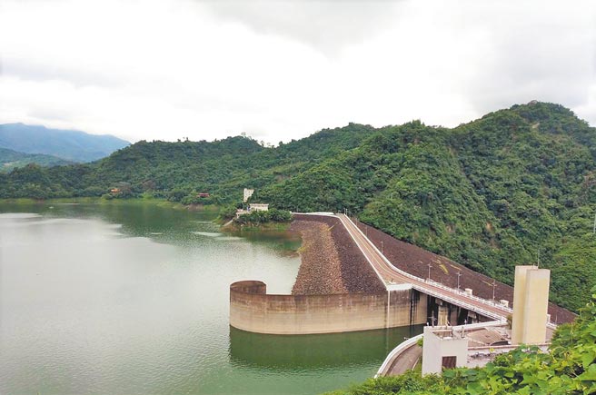 曾文水库集水区22日降雨不多，截至下午5点，蓄水量为3.24亿吨、水位219.36公尺、蓄水率63.58％。（南水局提供／刘秀芬台南传真）