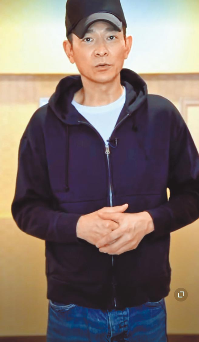 刘德华不舍河南暴雨水灾受难民眾，亲自喊话打气。（摘自微博）