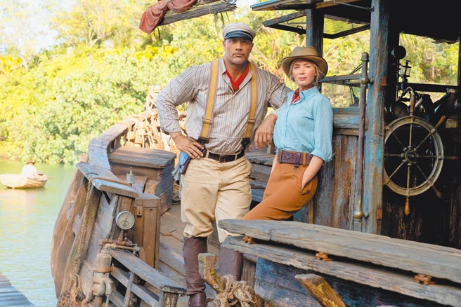 巨石強森（左）與艾蜜莉布朗的合作《叢林奇航》一拍即合。（迪士尼提供）