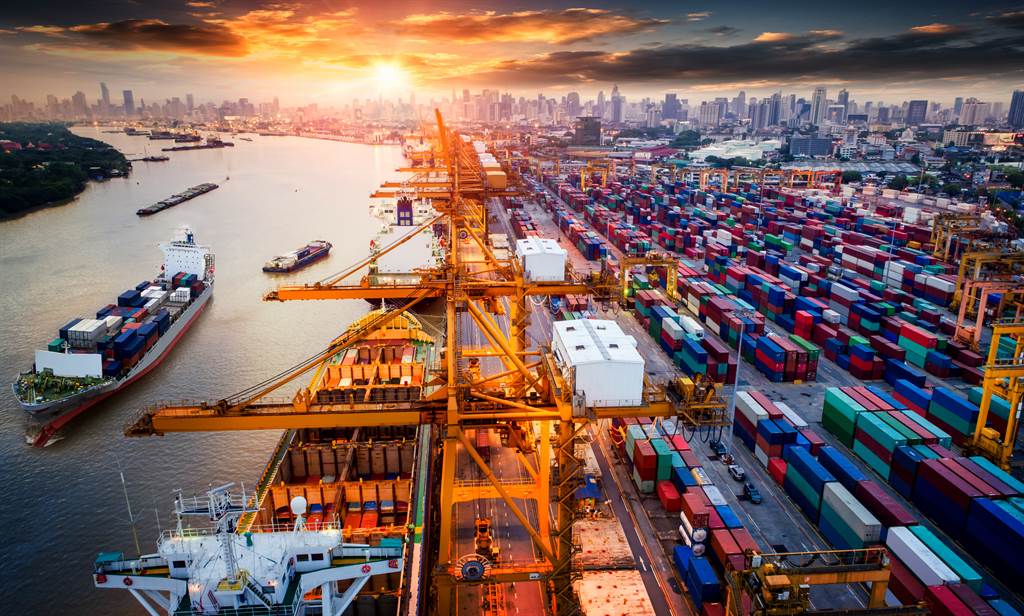 疫情、天灾结合对港口的网攻，全球航运量正严重紧缩，并导致供应链的青黄不接。达志影像/Shutterstock(photo:ChinaTimes)