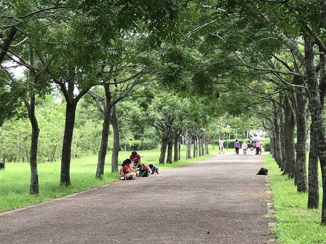 中央流行疫情指挥中心宣布27日起调整为二级强化警戒，屏东林区管理处配合指引调高4大园区容留人数。（屏东林管处提供／谢佳潾屏东传真）