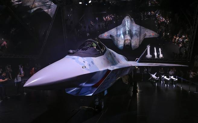 俄罗斯新型5代战机「将军」（Checkmate）7月20日在2021年莫斯科国际航太展（MAKS）中亮相。（路透）