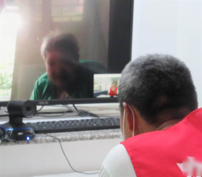 法务部矫正署台东戒治所协助收容人视讯接见，一解收容人思亲之苦。（法务部矫正署台东戒治所提供／蔡旻妤台东传真）