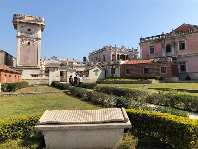 金门国家公园27日起适度开放室内景点和户外游憩据点。图为水头区洋楼群。（李金生摄）