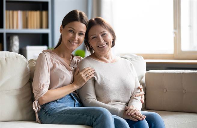 射手座、巨蟹座、狮子座的女性天性顾家又孝顺，总让父母备感窝心。（图／Shutterstock）