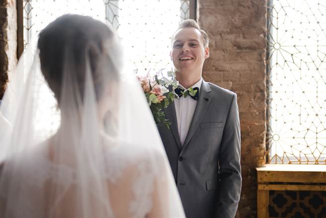 新郎转身一看，发现未来妻子已被调包，眼前竟是自己的哥哥。(示意图/达志影像)