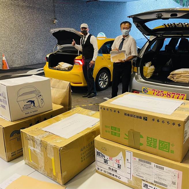 高巿图「阅读袋着走–防疫版」结合「高雄好家载」大受好评。（高巿图提供）