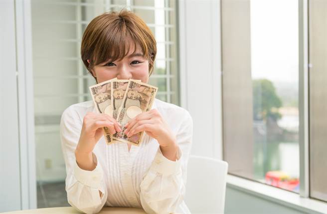 生肖属虎、鸡、兔的人将在7月底迎来好运，可望一次迎接财富与桃花。（图／Shutterstock）
