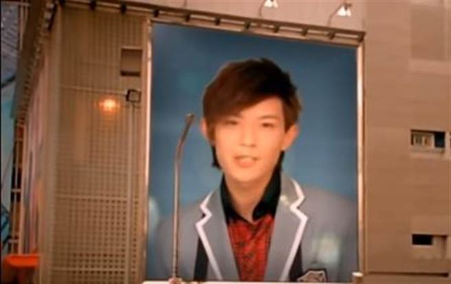 鳳梨國中為了「留敖犬的髮型」差一點被退學。(圖/YOUTUBE)