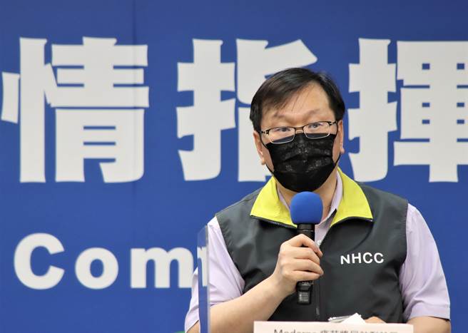 中央流行疫情指挥中心发言人庄人祥晚间正式宣布，疫苗接种行政费用、奖励等，将从6月7日以后更换合约时起算，日期依各诊所合约而定。（中央流行疫情指挥中心提供／林周义台北传真）