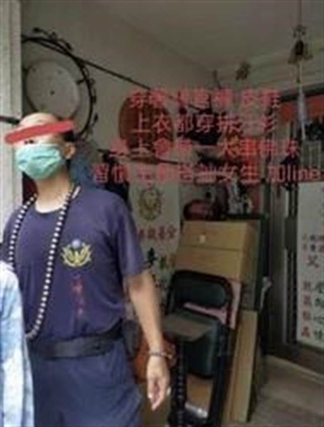 周姓警员多次因言行举止引起女学生不悦遭投诉，台南市交大24日将他记过两次，调往山区服勤。（撷取自网路／程炳璋台南传真）