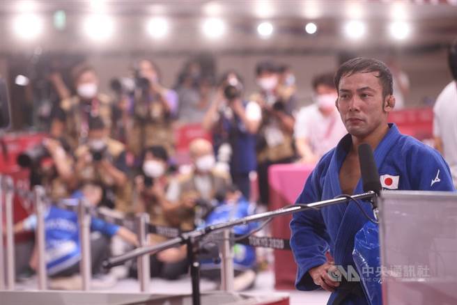 日本28岁选手高藤直寿夺金后受访。(中央社)