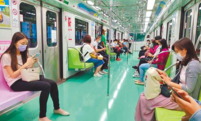 全台疫情警戒從7月27日起降至二級，台中捷運公司也宣布縮短班距為平日8分鐘發車1班。（中捷公司提供／林欣儀台中傳真）