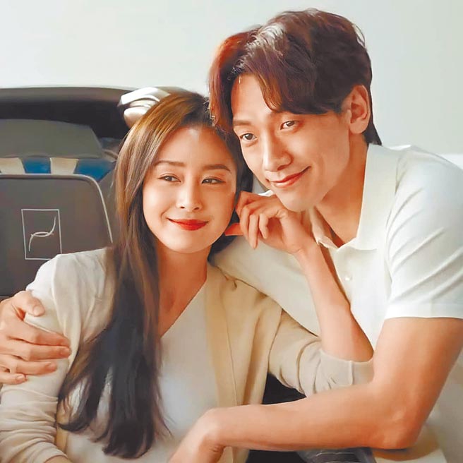 Rain（右）和金泰希是演艺圈中的模范恩爱夫妻。（摘自IG）