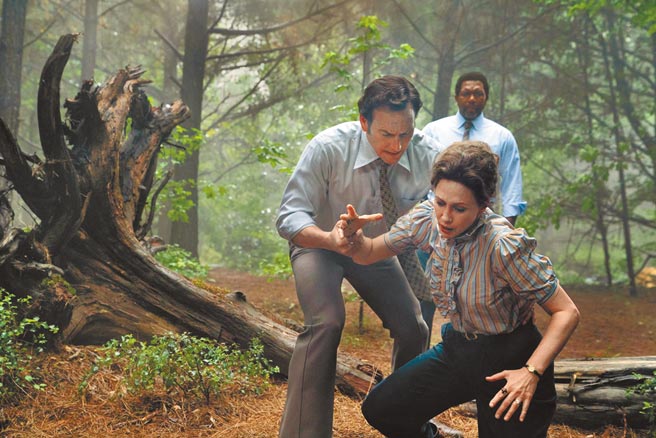 《厉阴宅3：是恶魔逼我的》改编自华伦夫妇真实檔案中骇人听闻的凶杀案例。（华纳兄弟提供）