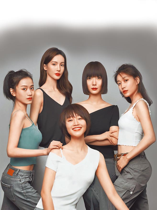 蓝盈莹（前）、隋源（后排左起）、金晨、王珞丹、啜妮诠释不同性格的都会女子。（爱奇艺国际站提供）