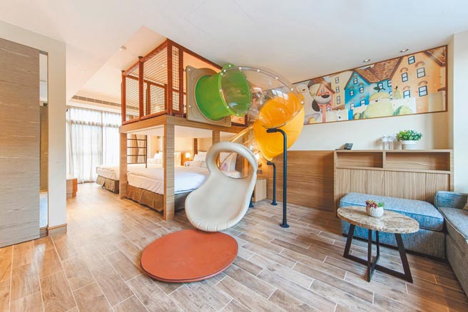 瑞穗天合国际观光酒店「亲子温馨家庭房」配备旋转溜滑梯。（瑞穗天合国际观光酒店提供）