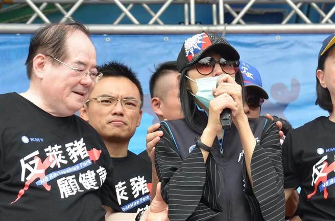 唐慧琳去年出席反莱猪活动。（图片翻拍自蓝委洪孟楷脸书）