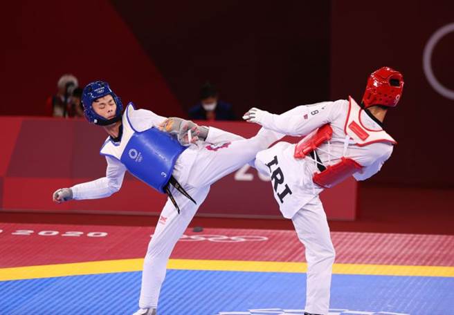 中华跆拳道好手黄钰仁（左）。（路透）