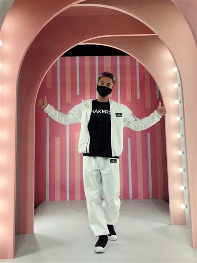 王少伟戴口罩录影。（建印娱乐提供）