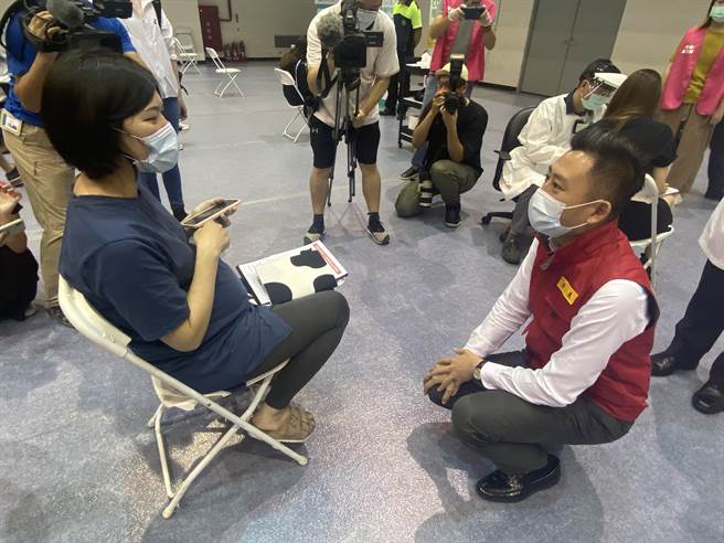 防疫警戒2个多月，新竹市政府各项防疫作为获民眾9成的高度肯定，市长林智坚24日晚间也在脸书以「致光荣新竹人的1封信」为文，抒发心情。（陈育贤摄）