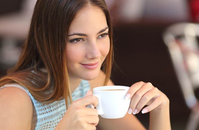 摩羯座、天秤座、天蝎座的人总是笑里藏刀，为了达到目的，他们会不惜踩着别人往上爬。（图／Shutterstock）