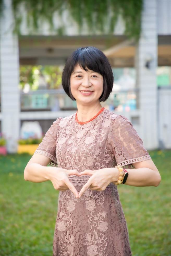 四維國小校長黃圓媛推動向典範學品德課程。（台中市教育局提供／王文吉台中傳真）