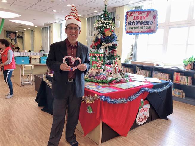 東陽國小校長吳文芳長年耕耘偏鄉學校。（台中市教育局提供／王文吉台中傳真）