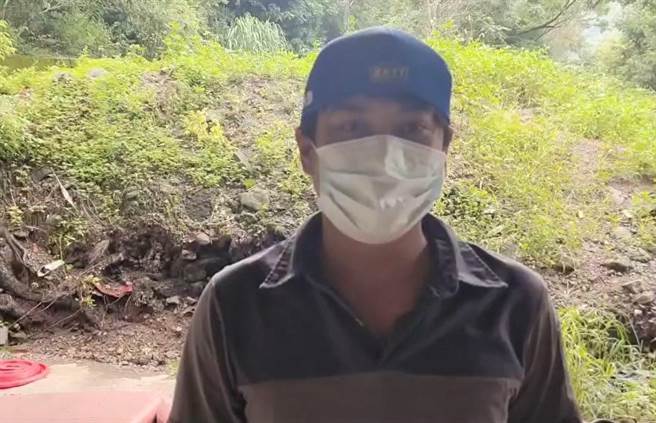 舉重好手高展宏的哥哥高展志，希望弟弟不要因為比賽失利而灰心，要繼續加油。（高雄市原民會提供／林瑞益高雄傳真）