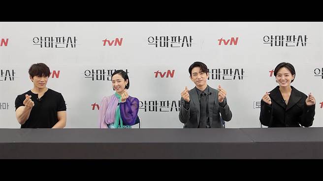 池晟（左起）、金玟廷、珍荣、朴珪瑛接受专访畅聊《恶魔法官》拍摄秘辛。（friDay影音提供）