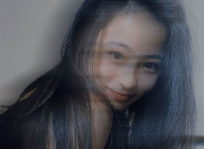 龔莉五官精緻，一舉一動散發仙氣。（圖/翻攝自龔莉微博）