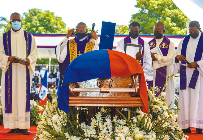 遇刺身亡的海地總統摩依士葬禮23日在其家鄉、北部城市海地角舉行。（新華社）