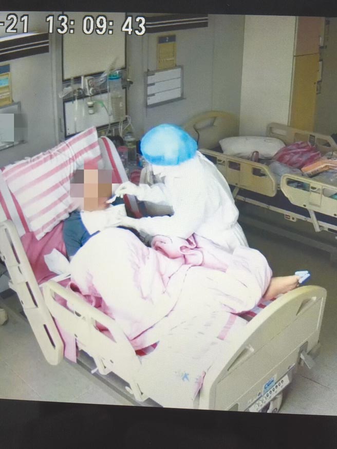 基隆医院全体医护团队相互扶持，协助民眾对抗新冠肺炎的威胁。（卫生福利部基隆医院提供）