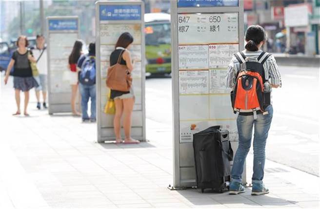 西南风沉降热翻 今飙38度极高温 南高屏三地大雨特报(资料照)