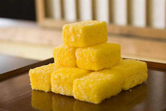 长崎县平户市的代表性甜点「Casdous(カスドース)」，美味传承了400年。　图：平户观光协会／提供