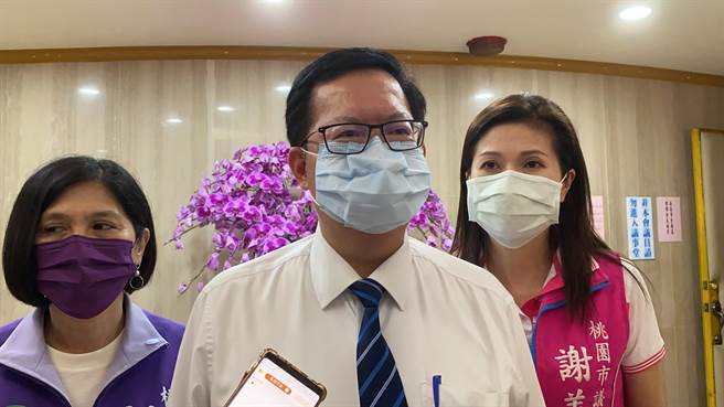 桃園市長鄭文燦26日指出，全國努力防疫很辛苦，看到奧運已拿下柔道銀牌佳績非常雀躍，希望大家在防疫的同時也為東奧選手加油。(蔡依珍攝)