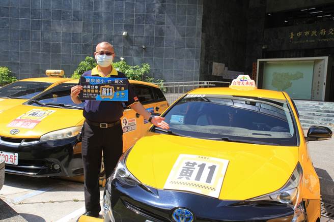 建议民眾于搭乘小黄公车的前一天，先以「电话预约」，让搭乘更便利。(图／台中市政府提供)