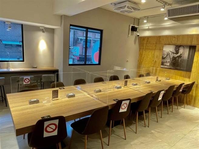 图为路易莎採梅花座、使用隔板。(路易莎提供)